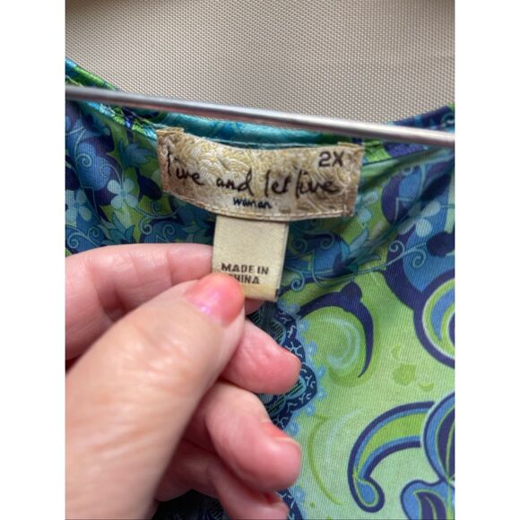 Live and let live size 2X blue & green paisley top. - Picture 3 of 5